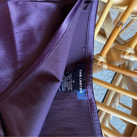 The Limited Vintage Crepe Plum Pencil Skirt. - Picture 5 of 6